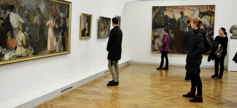 În vizită la expoziția lui Leonid Grigorașenco și Valentina Rusu-Ciobanu