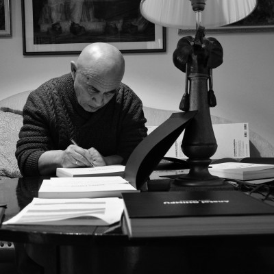 Album's arrival.
... in the circle of Students, Son and teachers.