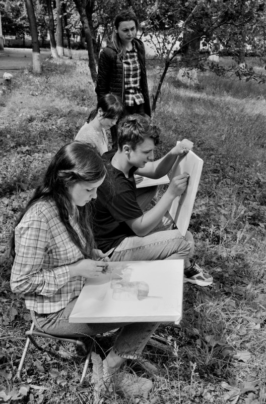 ... the start of the summer pleinair / 8th, 10th and 11th grade. /