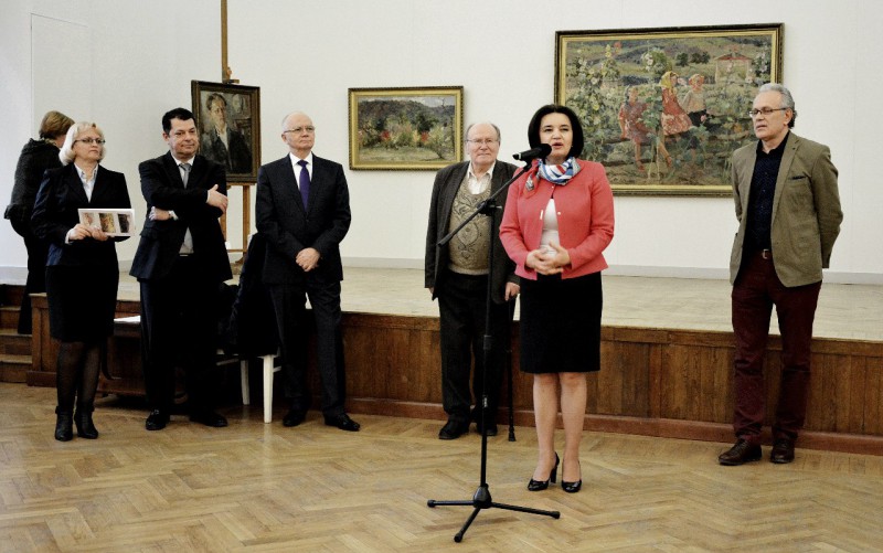 At the exhibition of Alexei Vasiliev in the National Museum of Arts of Moldova
