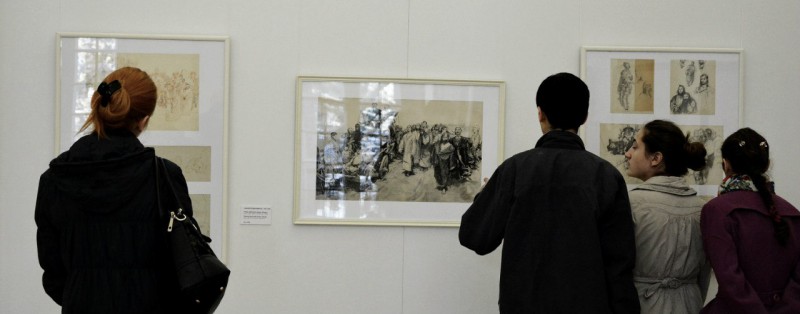 Visiting the exhibition of Leonid Grigorașenco and Valentina Rusu-Ciobanu