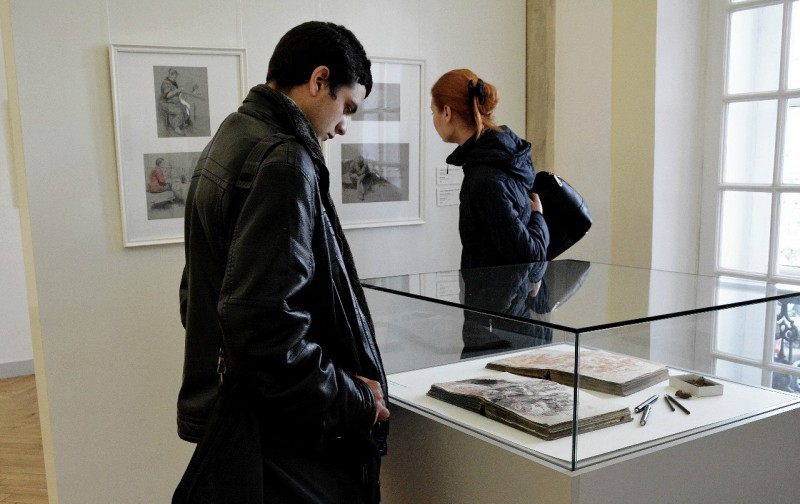 În vizită la expoziția lui Leonid Grigorașenco și Valentina Rusu-Ciobanu